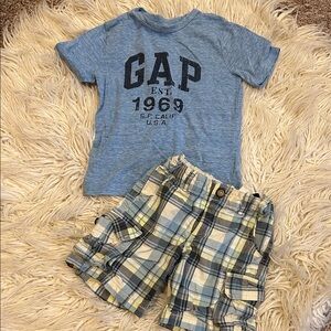GAP kids boys size 4 light blue Graphic Tee and Plaid Cargo Shorts outfit